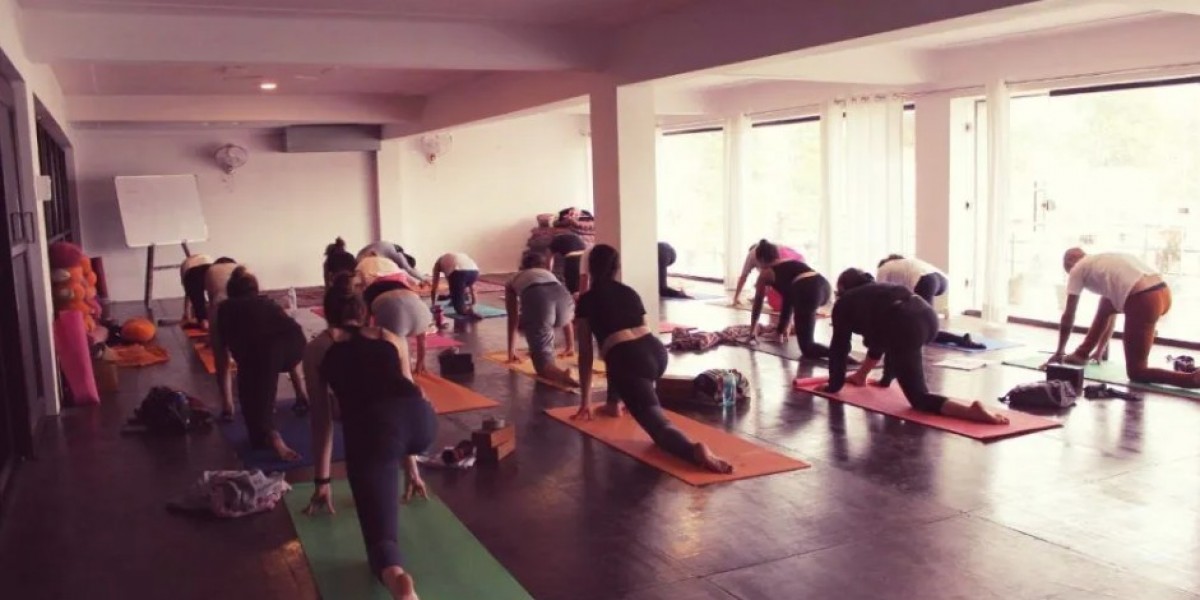 200 Hours Yoga Teacher Training in India: AlakhYog’s Transformative Experience in Rishikesh